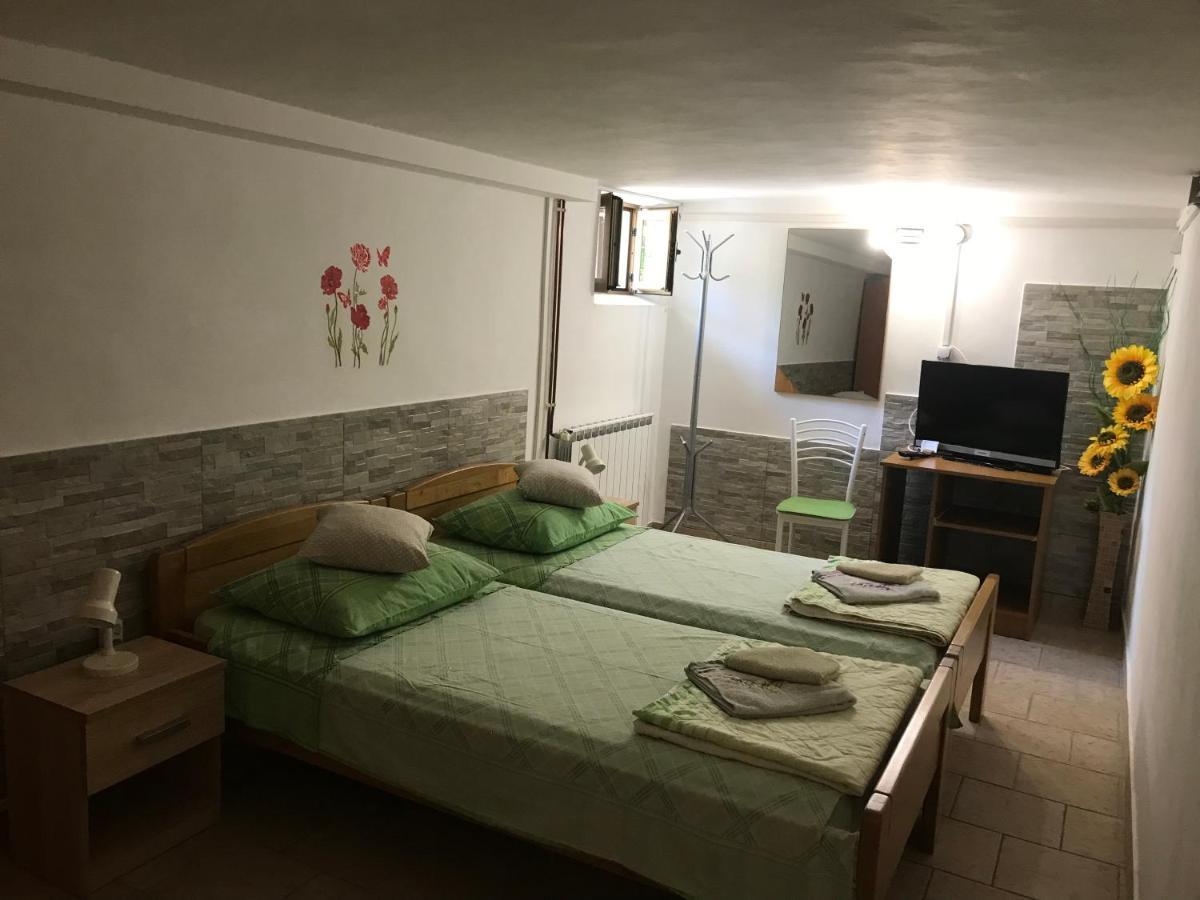 Apartmani Luiza Cres Exterior foto
