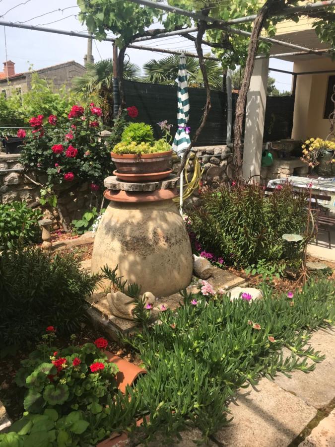 Apartmani Luiza Cres Exterior foto